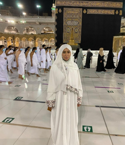 ميرهان حسين تؤدي مناسك العمرة وتبدي إستغرابها من شيء خطير